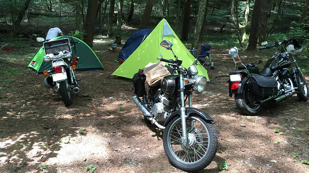 キャンプツーリングとは バイクで楽しむキャンプ その魅力やメリット デメリット おすすめアイテムまとめ Camp Tank